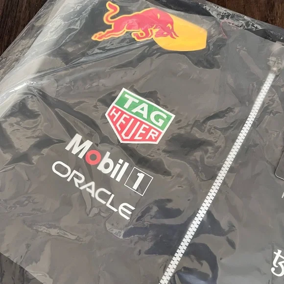 ❌SOLD❌ Formula 1 Red Bull Racing Rain Jacket - Picture 5 of 5